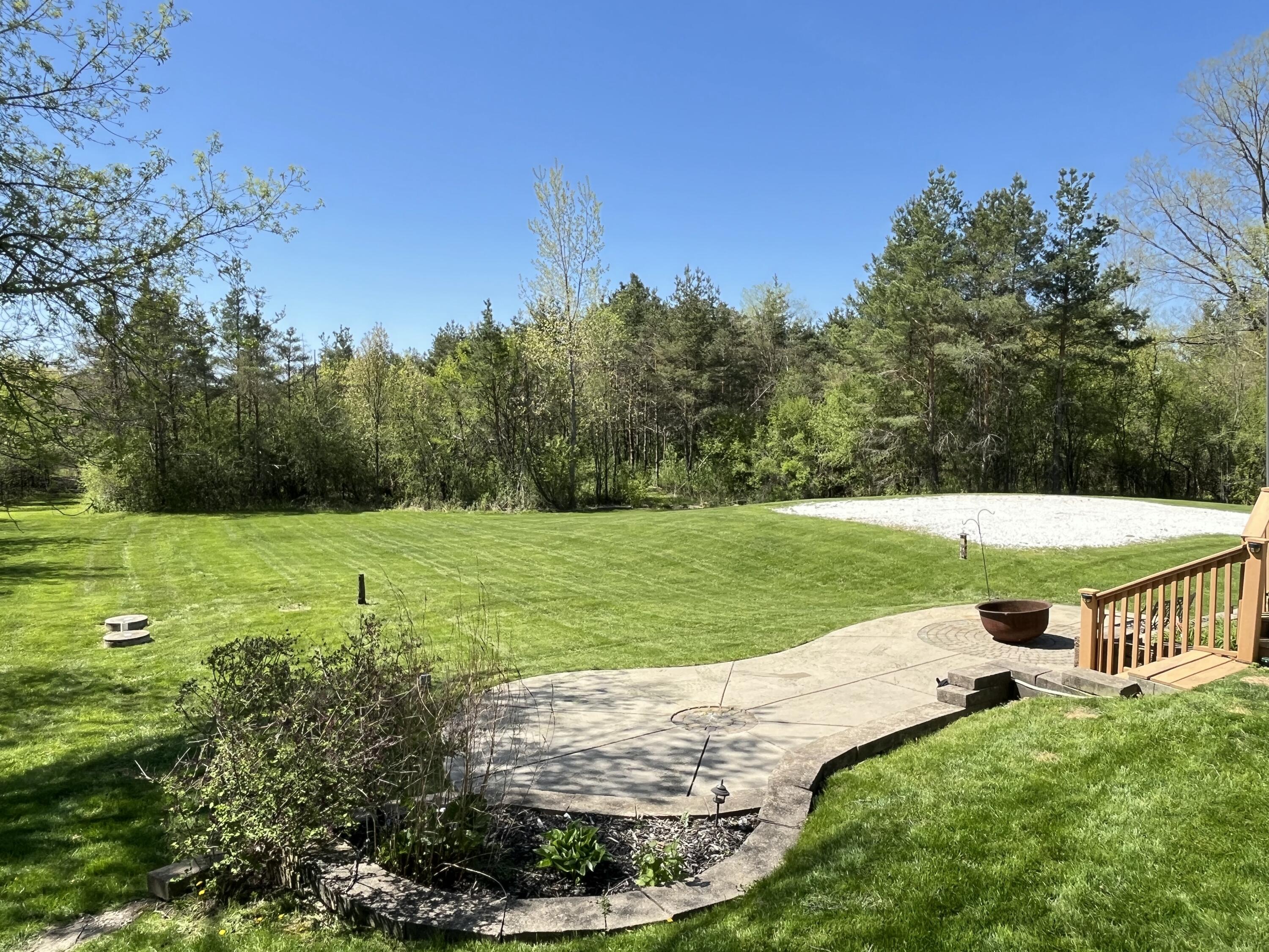10155 West Oakwood Road Franklin, WI 53132 - Photo 28 of 40 Open green space