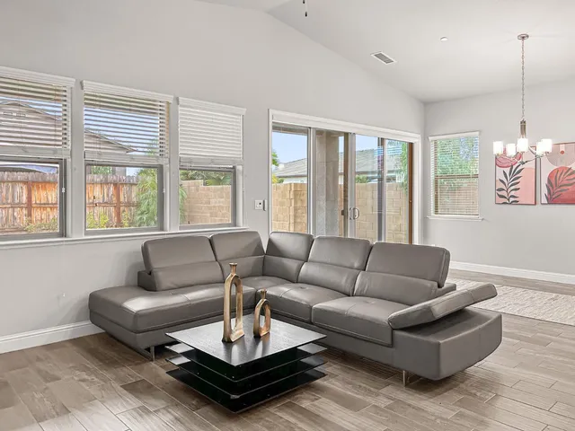 $649,000 | 2788 North Douglas Avenue, Fresno, CA 93727