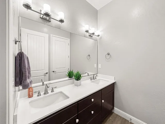 $649,000 | 2788 North Douglas Avenue, Fresno, CA 93727