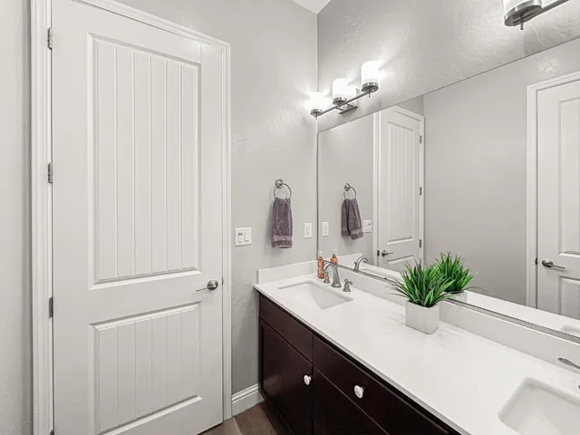 $649,000 | 2788 North Douglas Avenue, Fresno, CA 93727