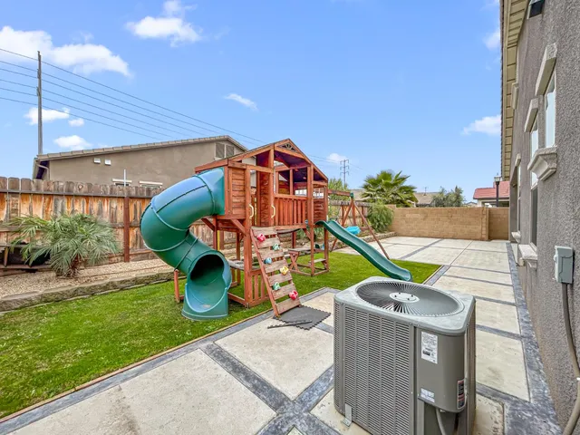 $649,000 | 2788 North Douglas Avenue, Fresno, CA 93727