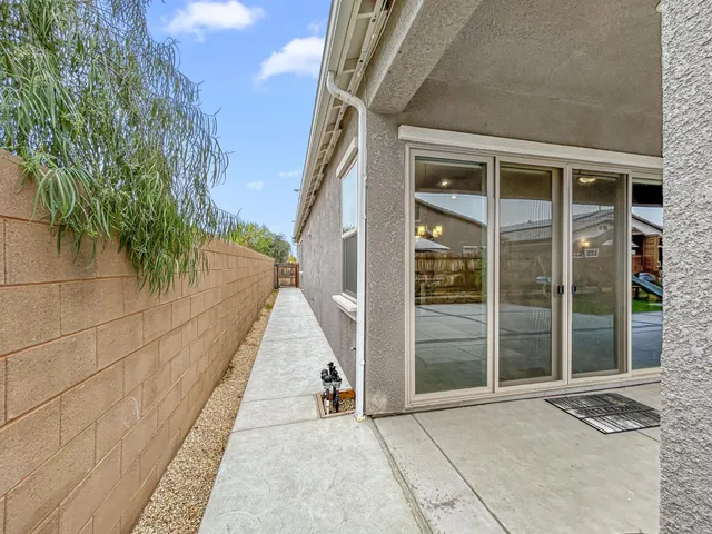 $649,000 | 2788 North Douglas Avenue, Fresno, CA 93727