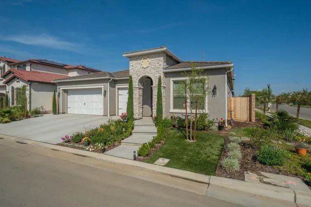$655,000 | 2788 North Douglas Avenue, Fresno, CA 93727