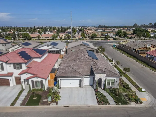 $655,000 | 2788 North Douglas Avenue, Fresno, CA 93727