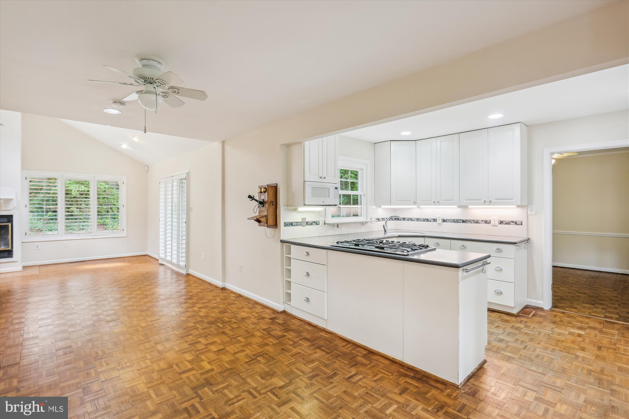 2709 Hewitt Avenue Silver Spring, MD 20906 - Photo 20 of 48 Breakfast Area