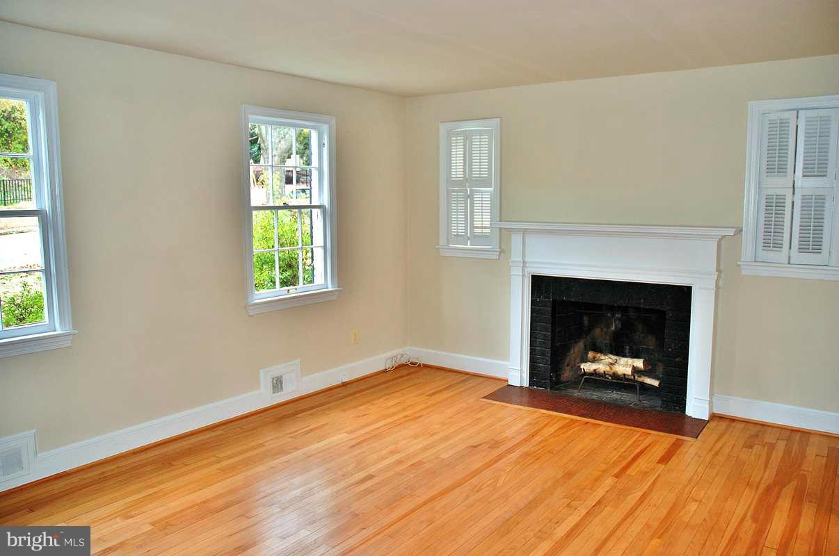 6210 Greentree Road Bethesda, MD 20817 - Photo 4 of 18 Living Room