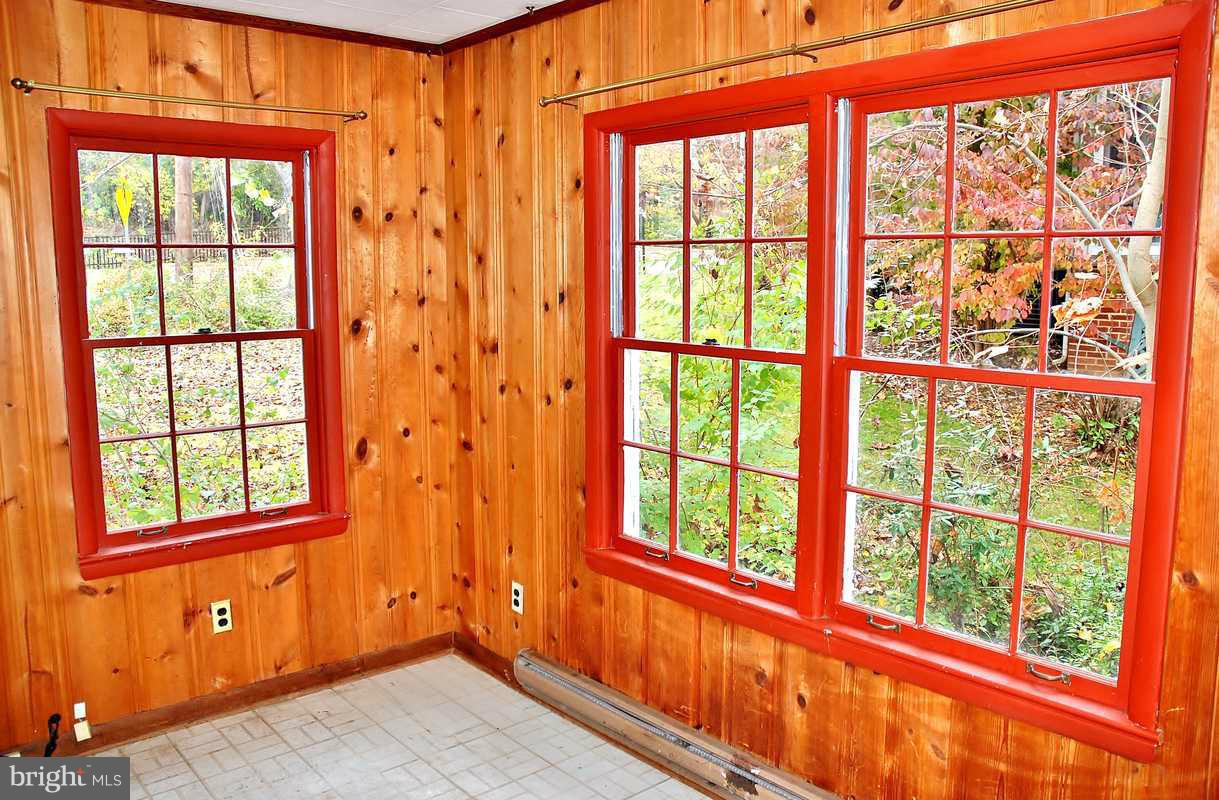 6210 Greentree Road Bethesda, MD 20817 - Photo 9 of 18 Main Floor Den/Office