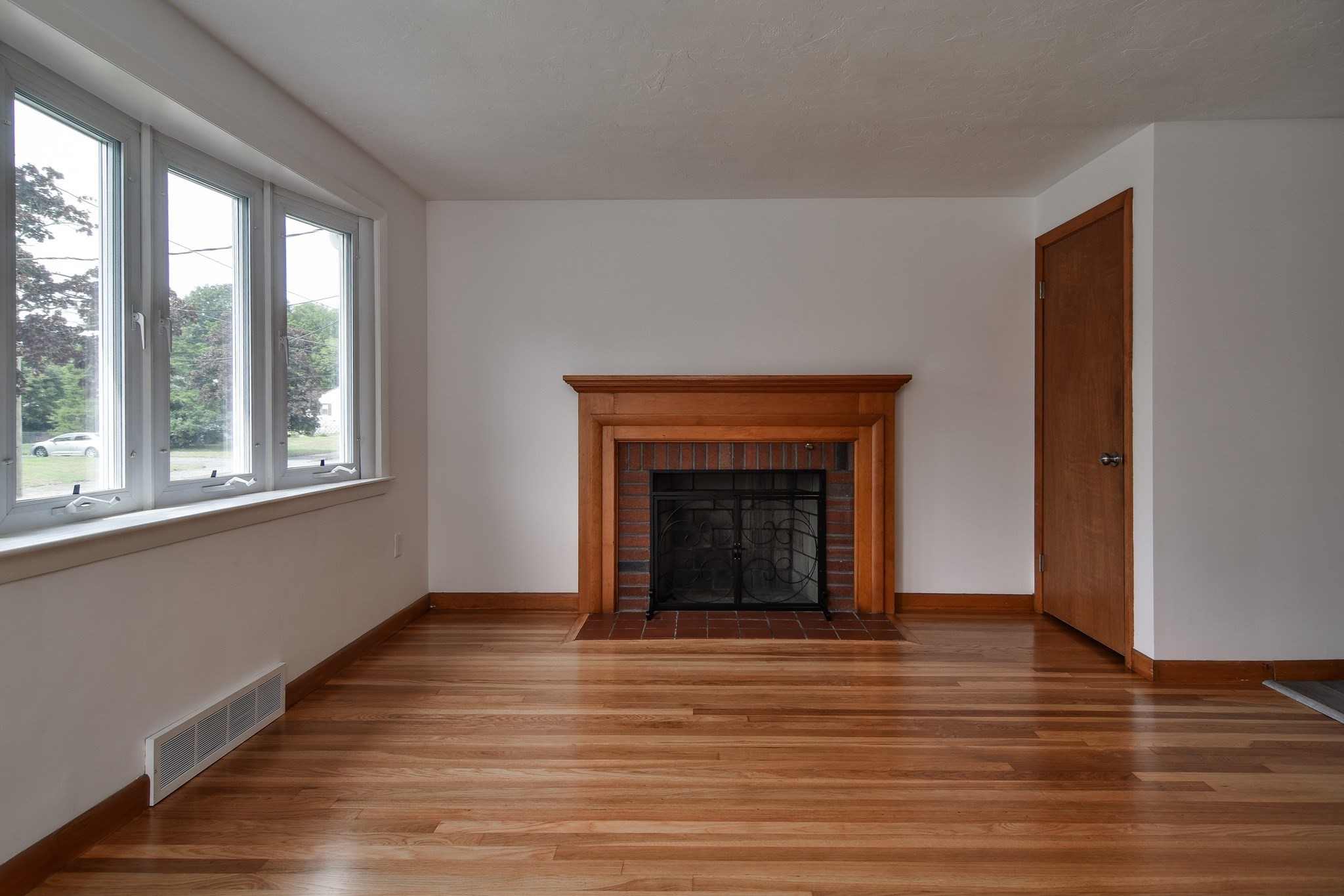 14 French Road Holbrook, MA 02343 - Photo 4 of 25 Gallery Image 4
