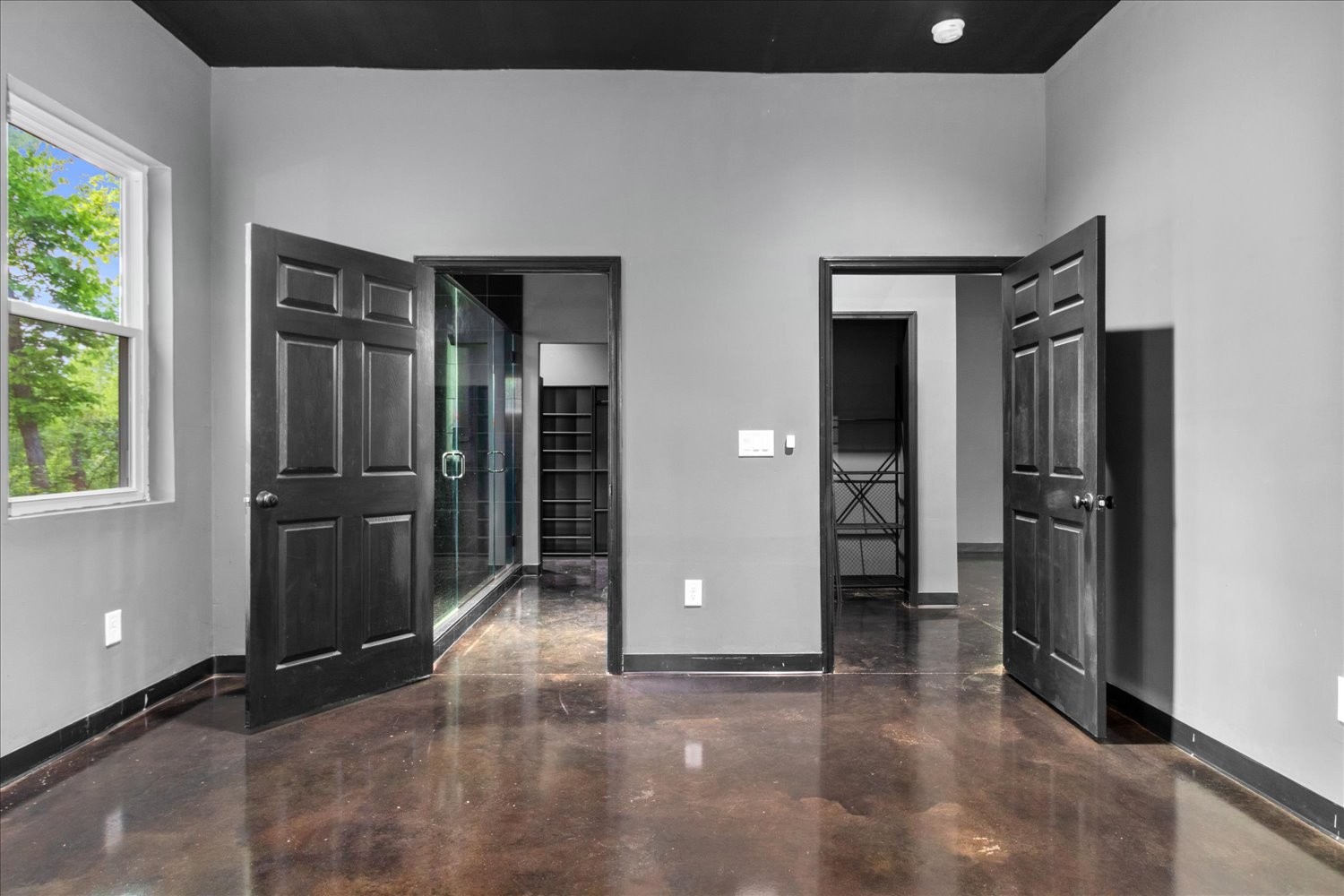 8360 Pinewood Road Lyles, TN 37098 - Photo 19 of 49 an empty room with closet and windows