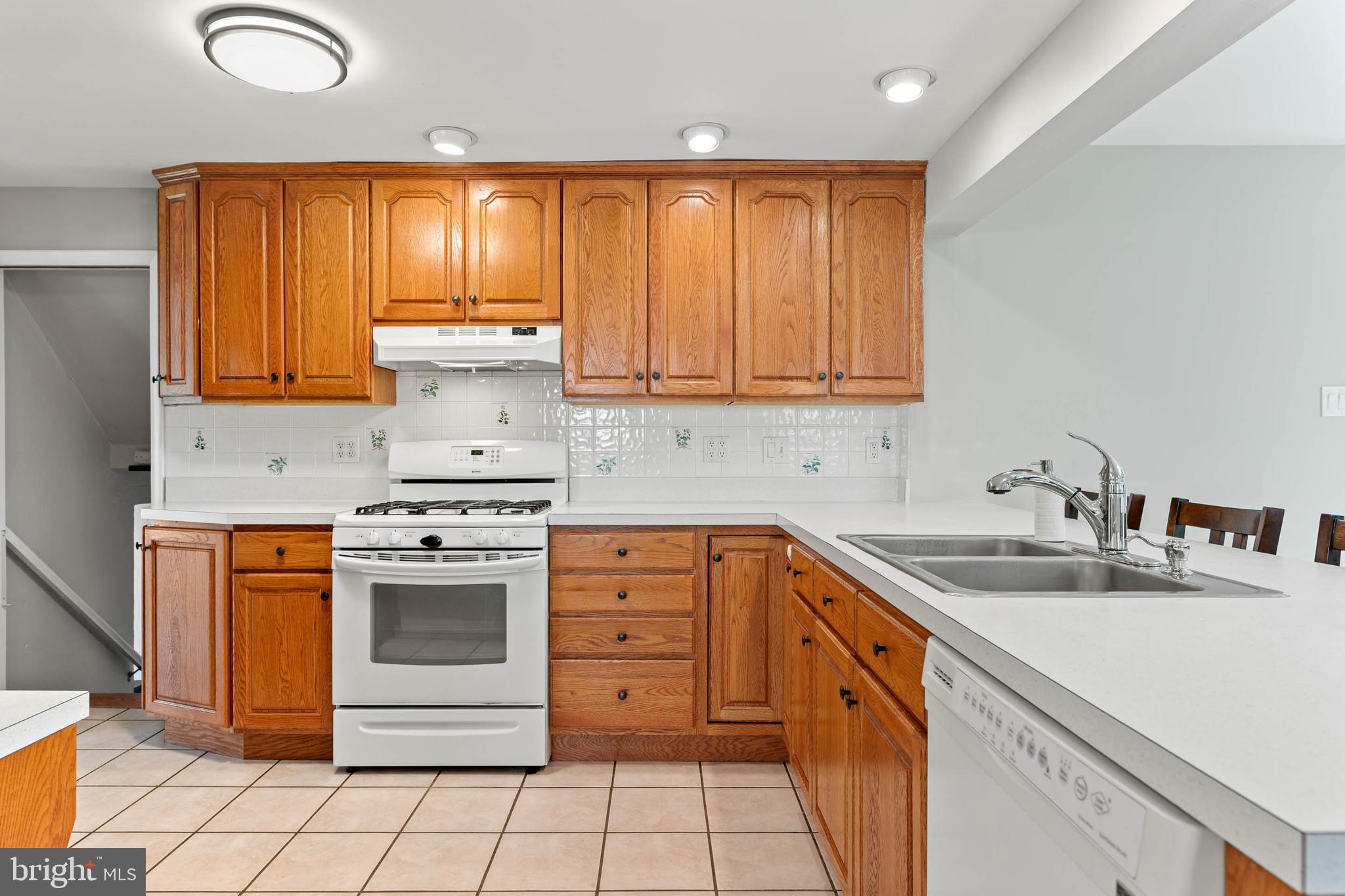 806 Rhoads Drive Springfield, PA 19064 - Photo 8 of 39 Gallery Image 8