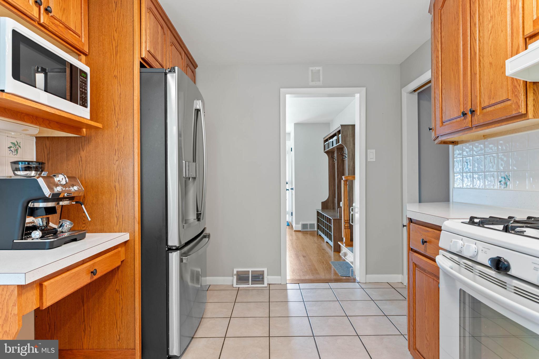 806 Rhoads Drive Springfield, PA 19064 - Photo 9 of 39 Gallery Image 9