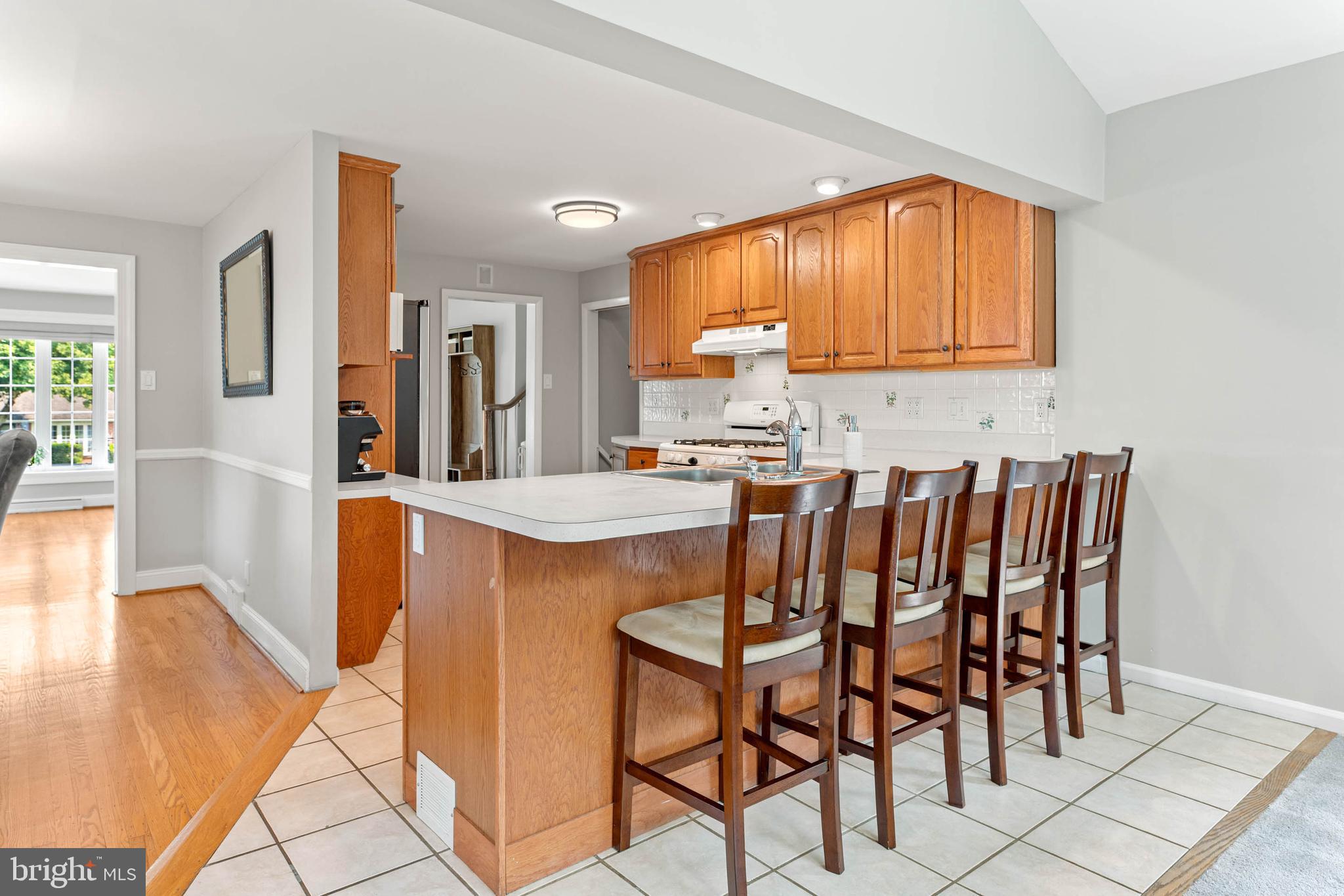 806 Rhoads Drive Springfield, PA 19064 - Photo 10 of 39 Fantastic Breakfast Bar