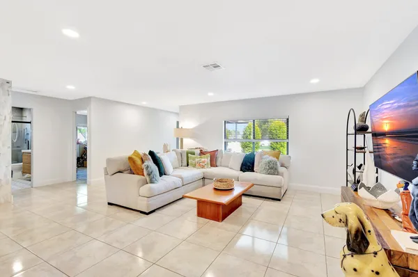 $5,500 | 932 Evergreen Drive, North Palm Beach, FL 33408