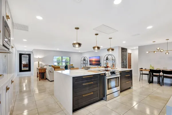 $5,500 | 932 Evergreen Drive, North Palm Beach, FL 33408