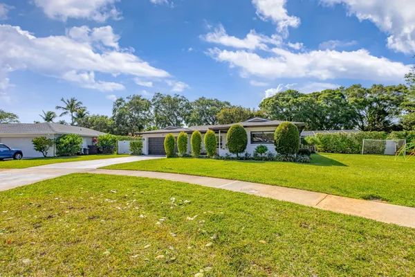 $5,500 | 932 Evergreen Drive, North Palm Beach, FL 33408