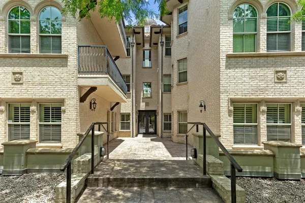 $5,995 | 5801 Hillcrest Avenue, Unit 6, University Park, TX 75205