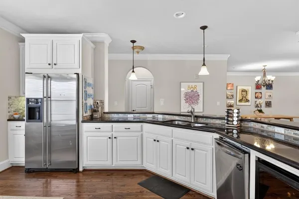 $5,995 | 5801 Hillcrest Avenue, Unit 6, University Park, TX 75205