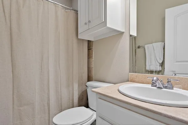 $5,995 | 5801 Hillcrest Avenue, Unit 6, University Park, TX 75205