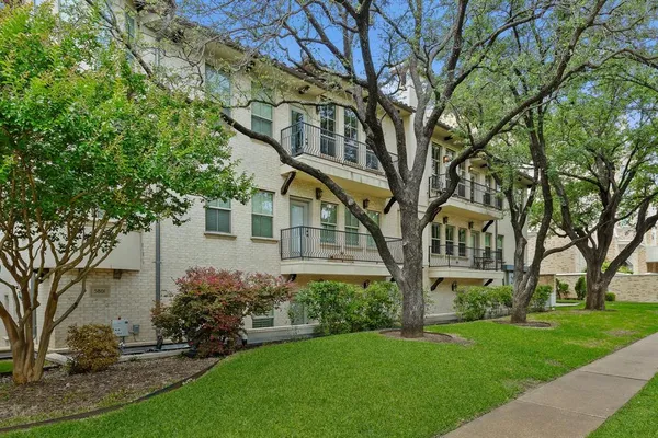 $5,995 | 5801 Hillcrest Avenue, Unit 6, University Park, TX 75205