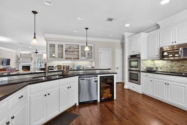 $5,995 | 5801 Hillcrest Avenue, Unit 6, University Park, TX 75205