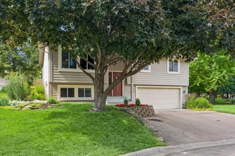 $424,999 | 506 Laredo Lane, Chanhassen, MN 55317