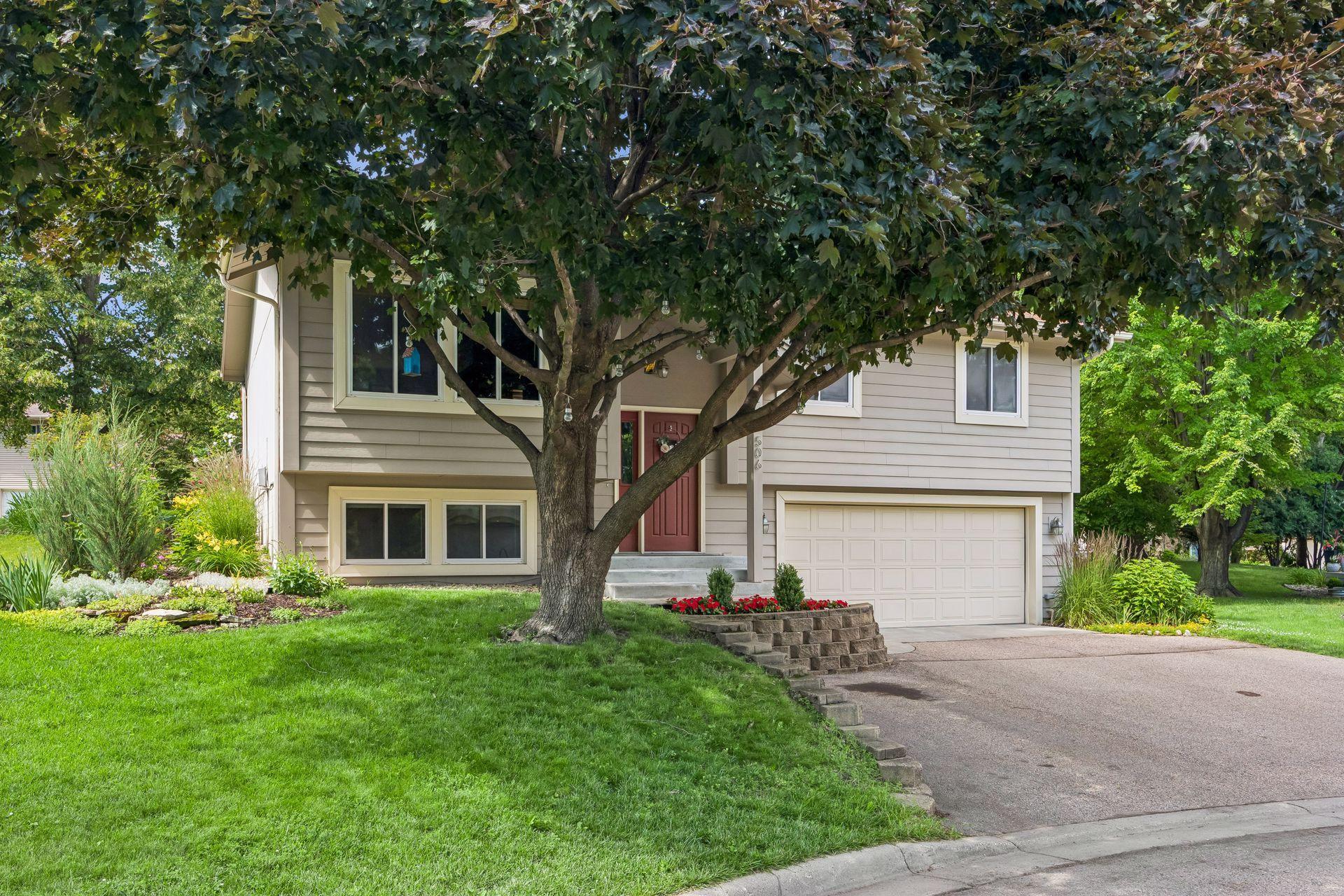 506 Laredo Lane Chanhassen, MN 55317 - Photo 3 of 45