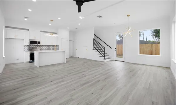 $2,400 | 4212 Alvin Street, Unit A, Houston, TX 77051