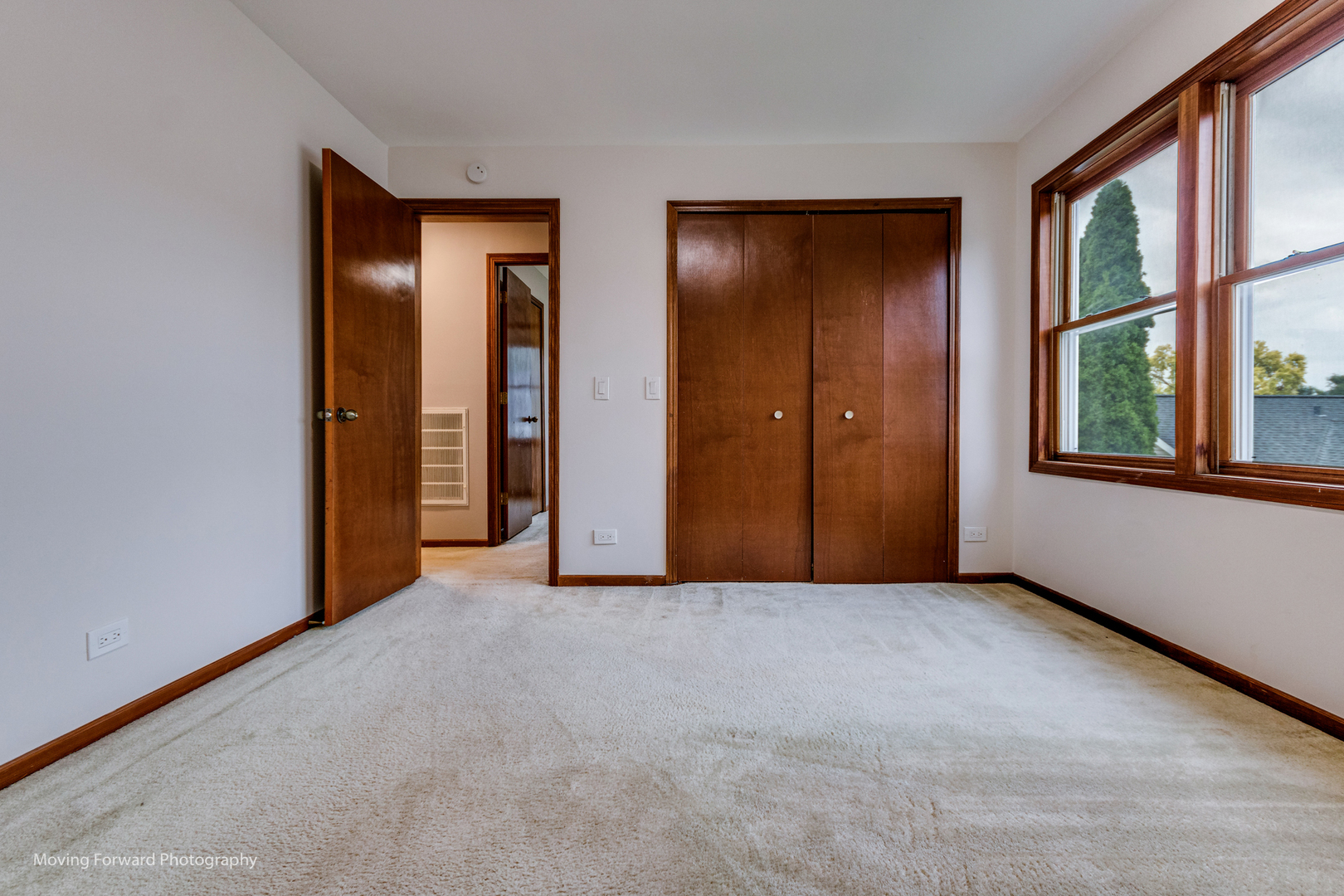 37 Evergreen Road Streamwood, IL 60107 - Photo 17 of 36 an empty room with windows and closet