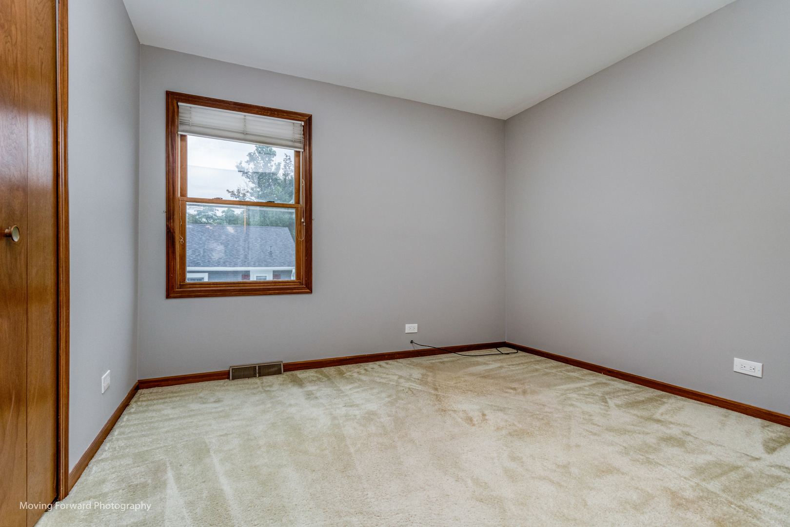 37 Evergreen Road Streamwood, IL 60107 - Photo 20 of 36 an empty room with a window