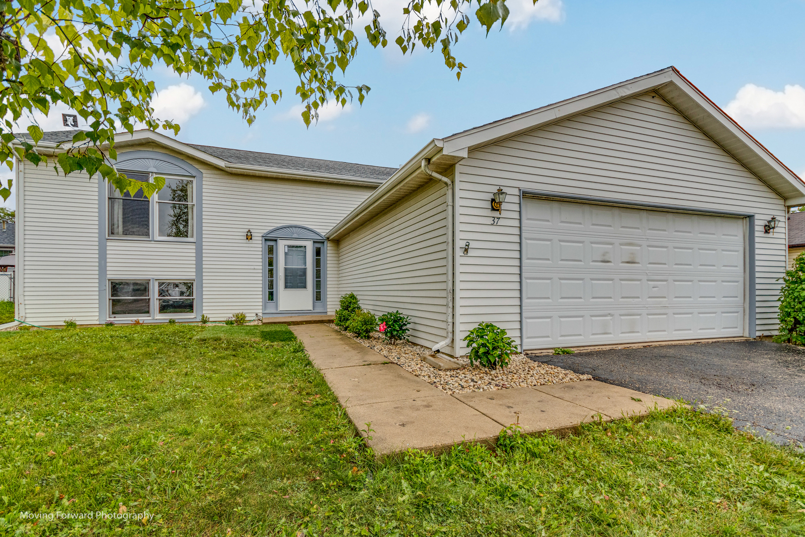 37 Evergreen Road Streamwood, IL 60107 - Photo 2 of 36 a front view of a house with garden