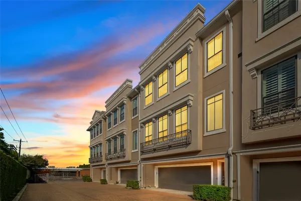 $3,250 | 3302 Audley Street, Unit 124, Houston, TX 77098