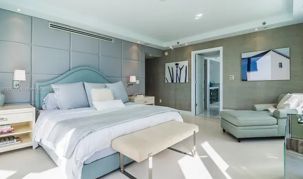 $18,000 | 18911 Collins Avenue, Unit 2705, Sunny Isles Beach, FL 33160