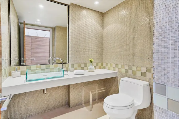 $18,000 | 18911 Collins Avenue, Unit 2705, Sunny Isles Beach, FL 33160