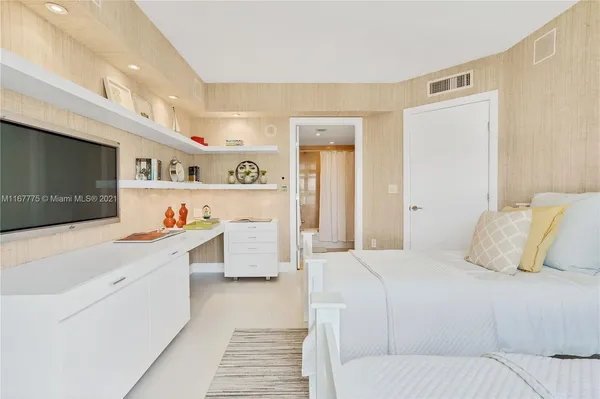 $18,000 | 18911 Collins Avenue, Unit 2705, Sunny Isles Beach, FL 33160