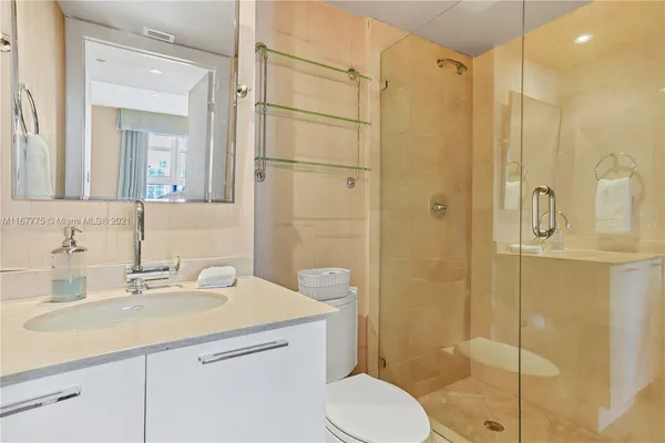 $18,000 | 18911 Collins Avenue, Unit 2705, Sunny Isles Beach, FL 33160