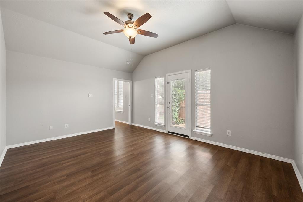 412 Springhill Court Burleson, TX 76028 - Photo 4 of 36