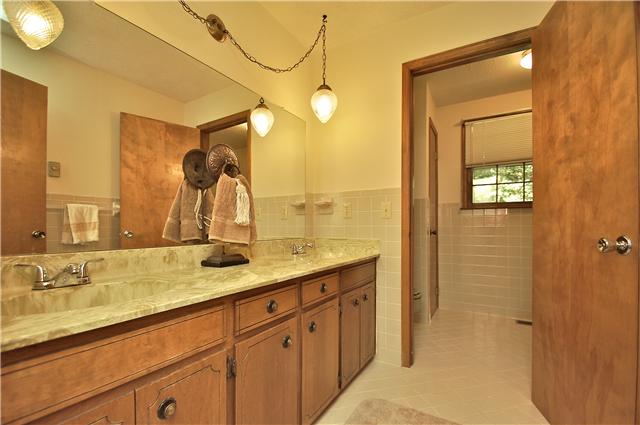 7235 Appleview Road Goodlettsville, TN 37072 - Photo 14 of 20 Hall bath offers large vanity with double sinks , tile floors and walls and private tub and shower area.