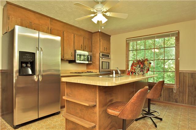 7235 Appleview Road Goodlettsville, TN 37072 - Photo 9 of 20 New Stainless Dishwasher, Microwave, Cooktop, Single Oven & Refrigerator all remain.