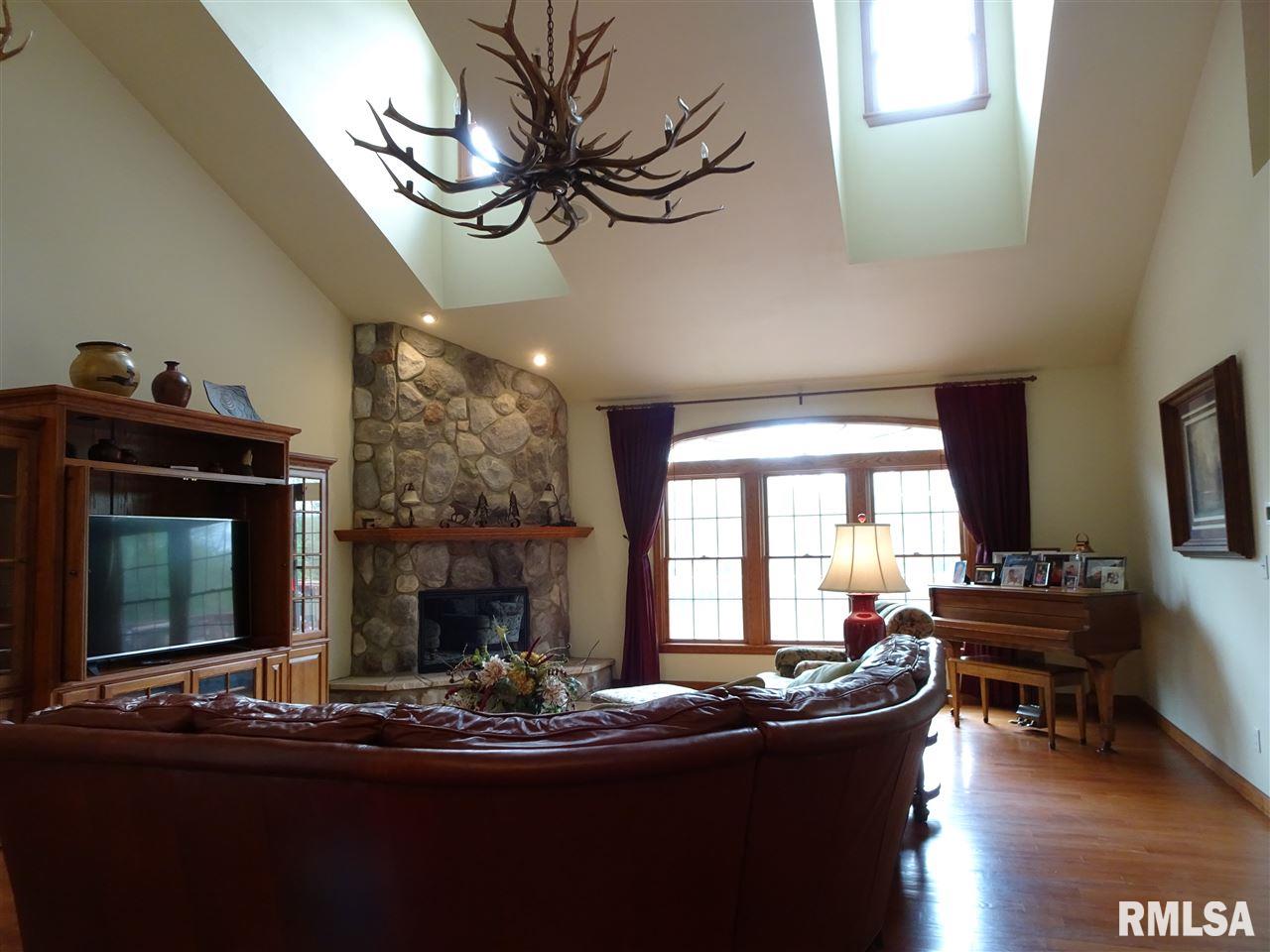 18833 East Wildwood Road Farmington, IL 61531 - Photo 13 of 35 Gallery Image 13