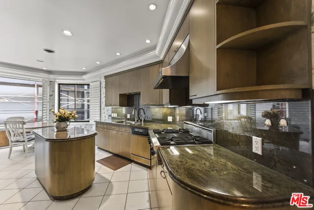 $1,399,990 | 4752 Park Encino Lane, Unit 212, Encino, CA 91436