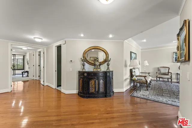 $1,399,990 | 4752 Park Encino Lane, Unit 212, Encino, CA 91436