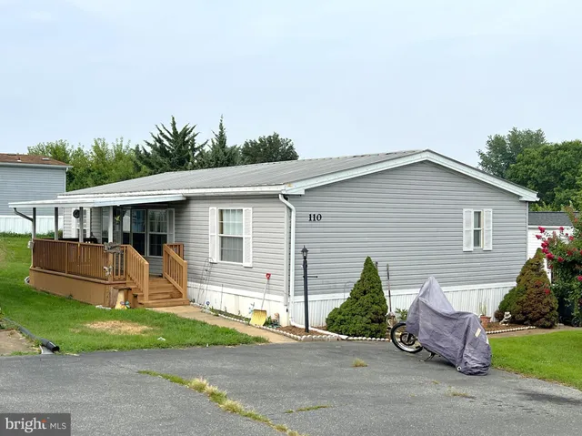a view of a house with a yard and plants