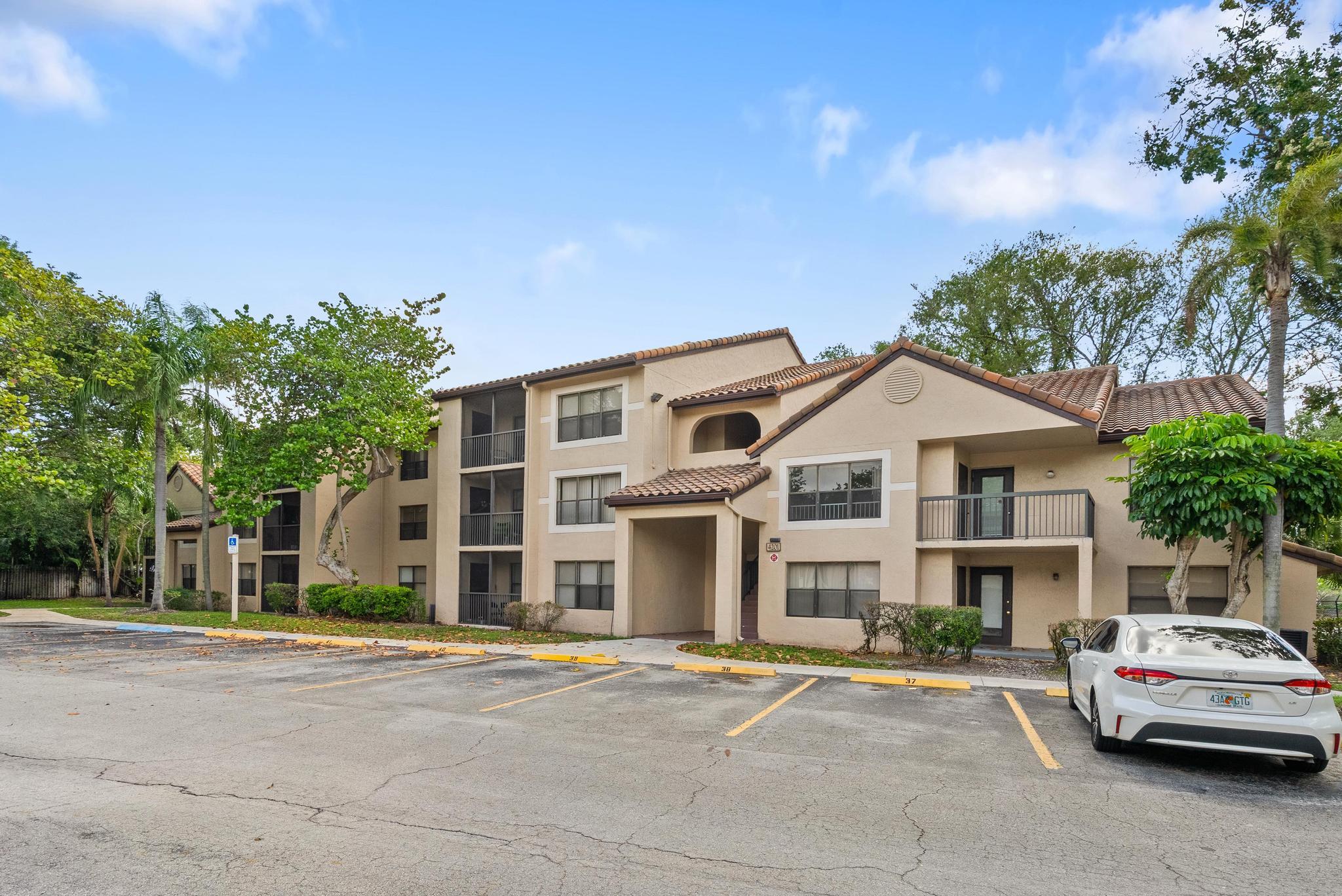 4201 West McNab Road, Unit 25 Pompano Beach, FL 33069 - Photo 1 of 28 DSC07472