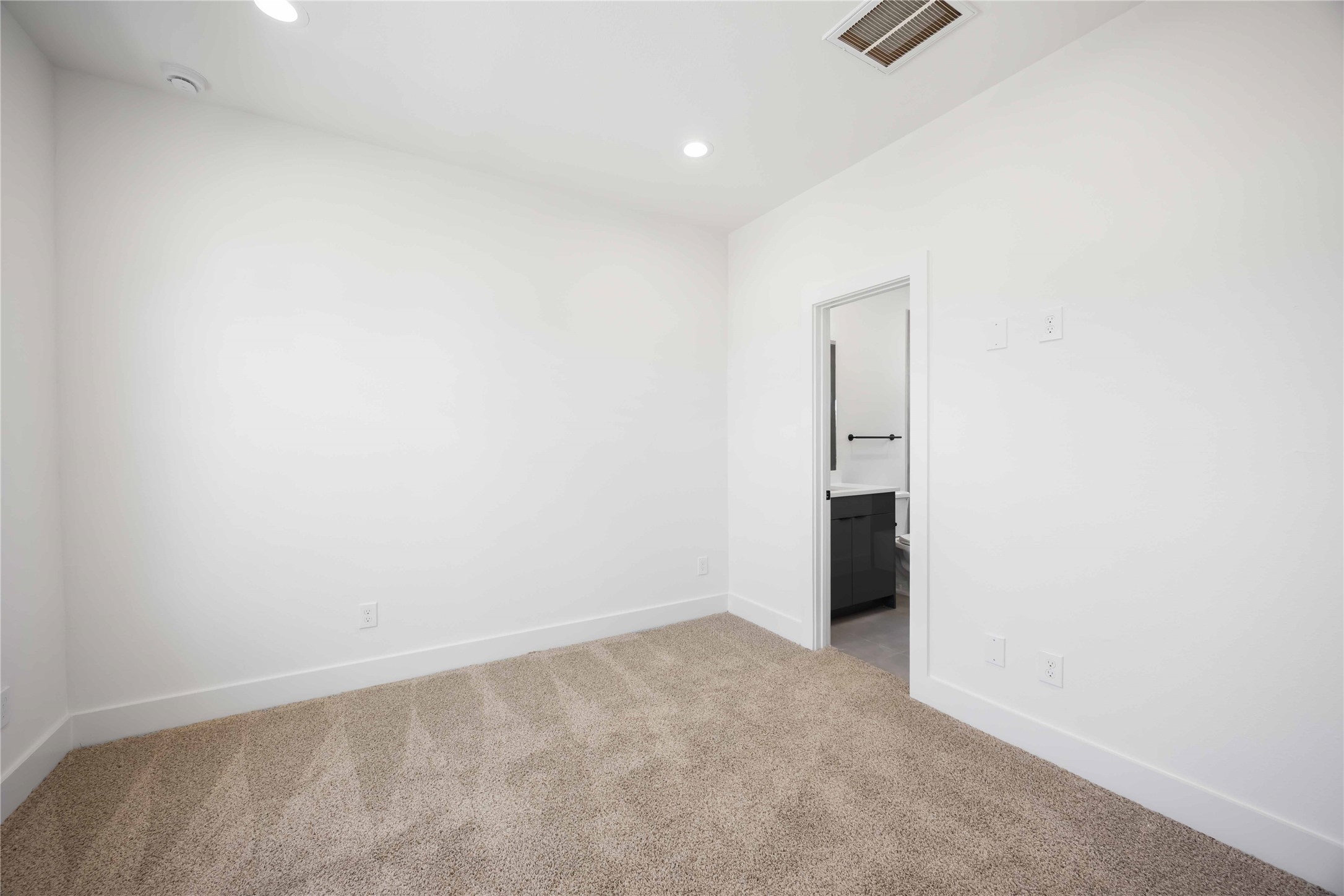 6735 Peerless Street, Unit C Houston, TX 77021 - Photo 21 of 27 a view of an empty room