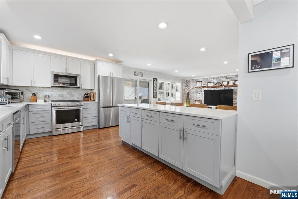 44 Alpine Place Kearny, NJ 07032 - Photo 12 of 50