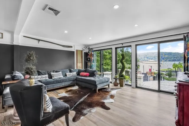 $1,799,900 | 590 West Shore Trail, Sparta, NJ 07871