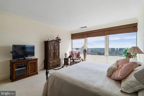 $1,100,000 | 50 South 16th Street, Unit 4210, Philadelphia, PA 19103