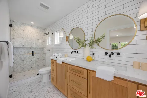 $1,213,700 | 3953 South Victoria Avenue, Los Angeles, CA 90008
