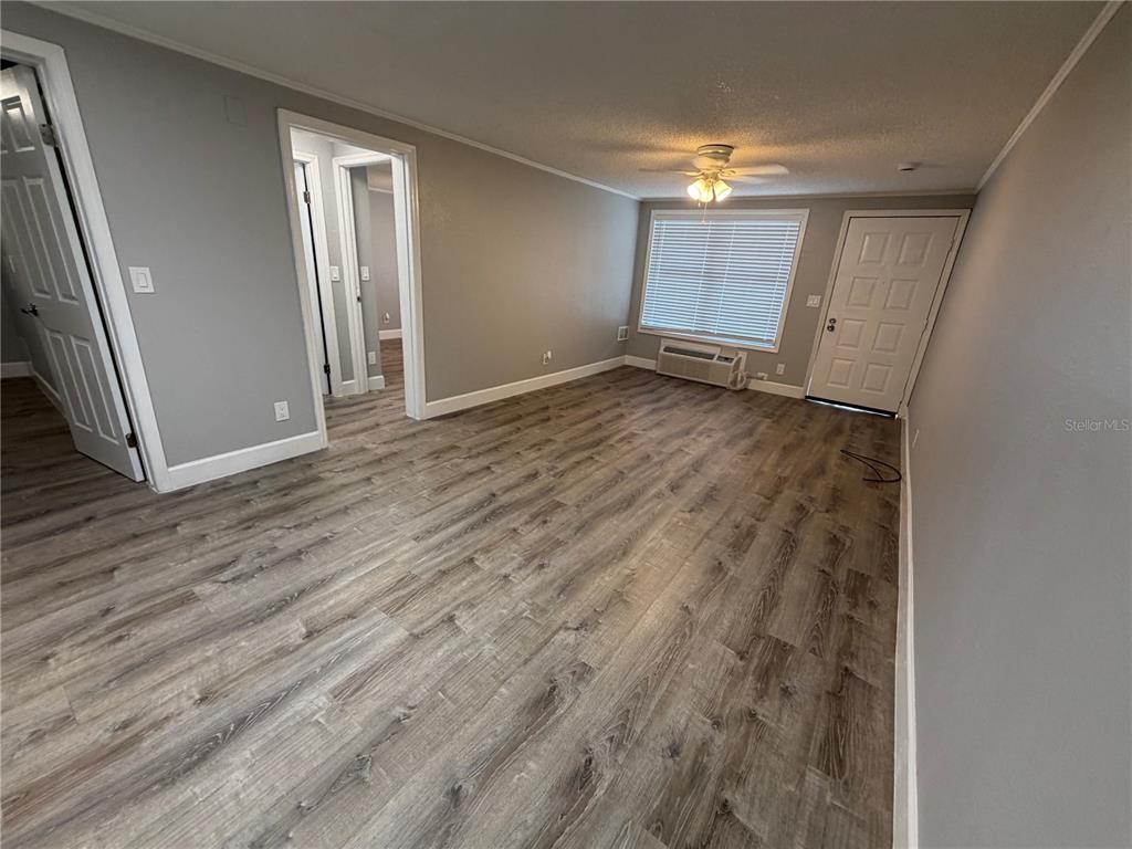 1400 Strawberry Place, Unit 5 Plant City, FL 33563 - Photo 5 of 12