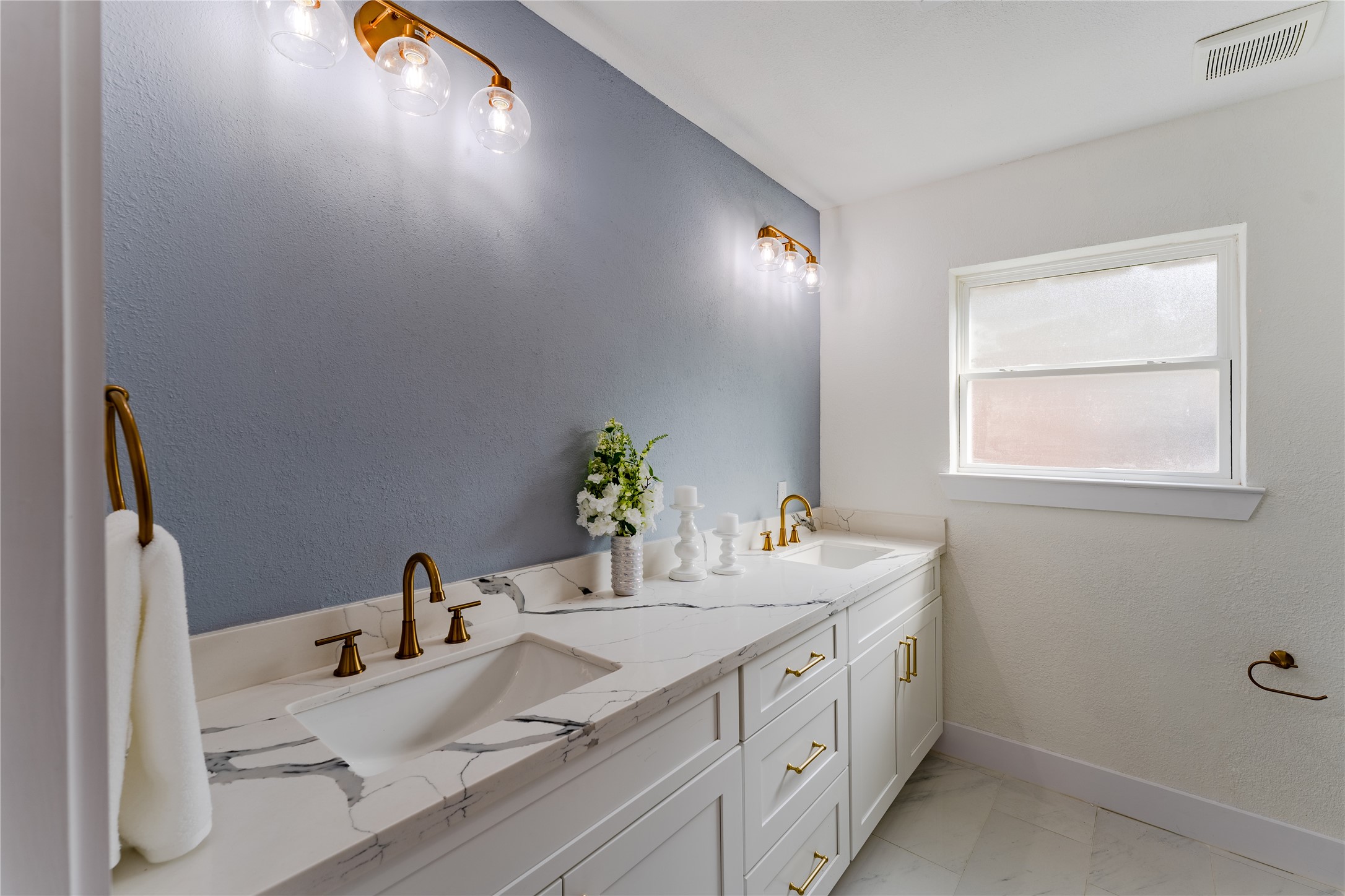 6027 Valkeith Drive Houston, TX 77096 - Photo 24 of 31 a bathroom with a sink and a mirror